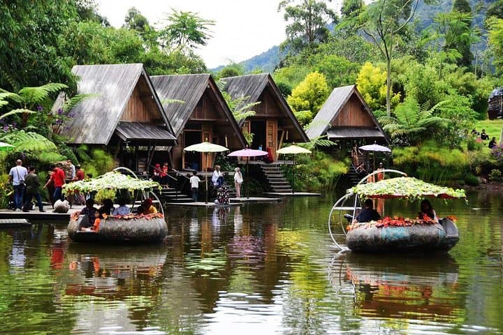 Wisata Bandung — Floating Market, Farmhouse, Tangkuban Perahu & Ciater